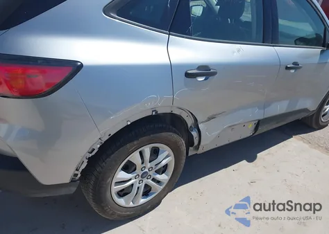 2022 Ford Escape S z USA, uszkodzony, nr VIN 1FMCU0F68NUA34518